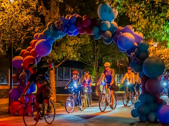 Elevating Corporate Events with Luxury Balloon Décor